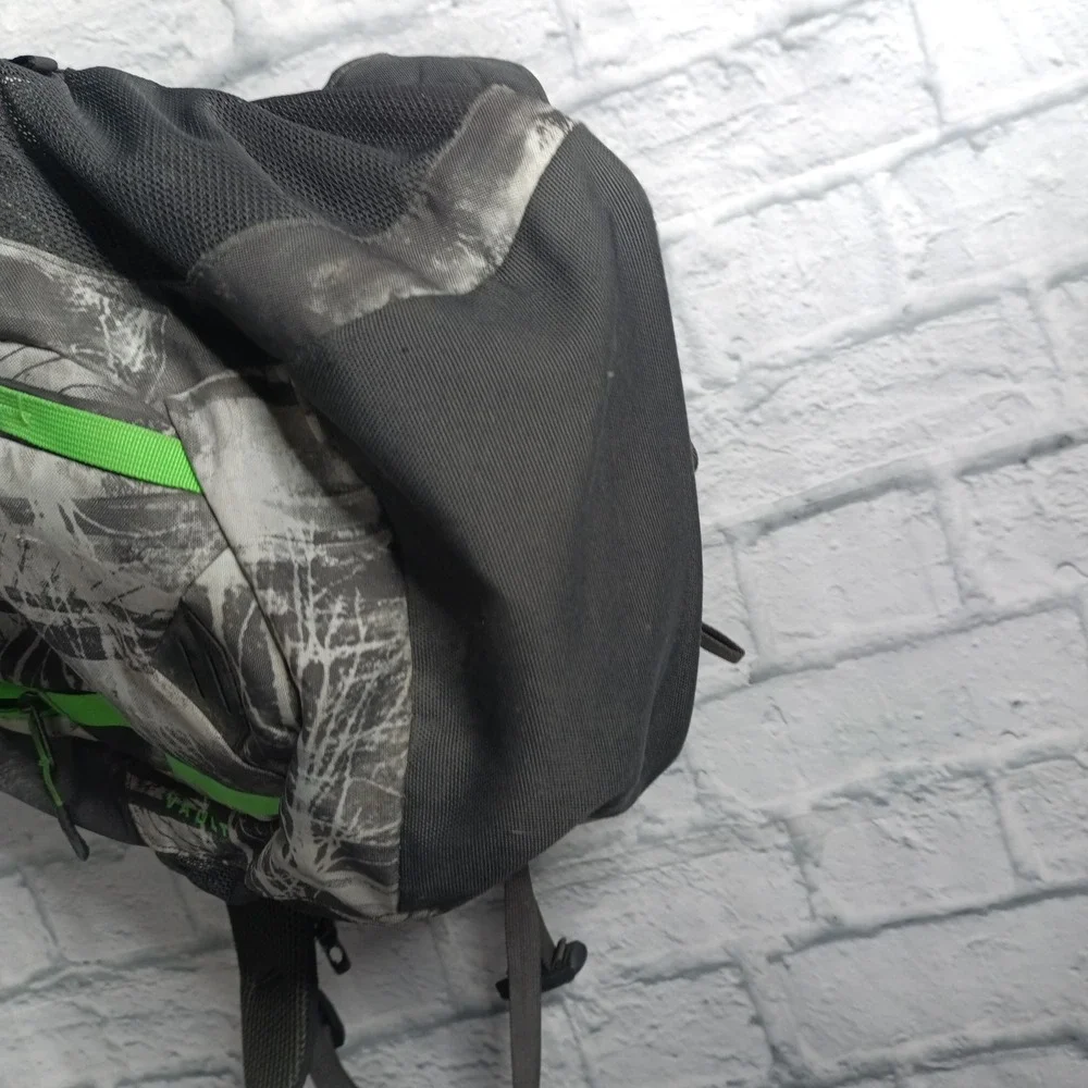 The North Face Vault Backpack Grey Green Tree Camo FlexVent Daypack s9